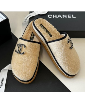 샤넬 체인 CC 로고 시어링 스웨이드 뮬 슬리퍼