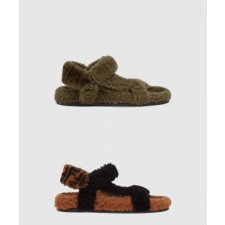 펜디 FF 힐 시어링 퍼 샌들 8X8229