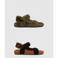 펜디 FF 힐 시어링 퍼 샌들 8X8229