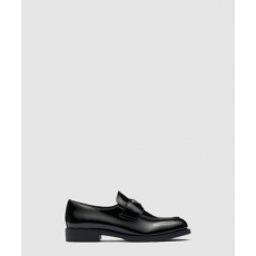 프라다 페이턴트 가죽 로퍼 1D329N