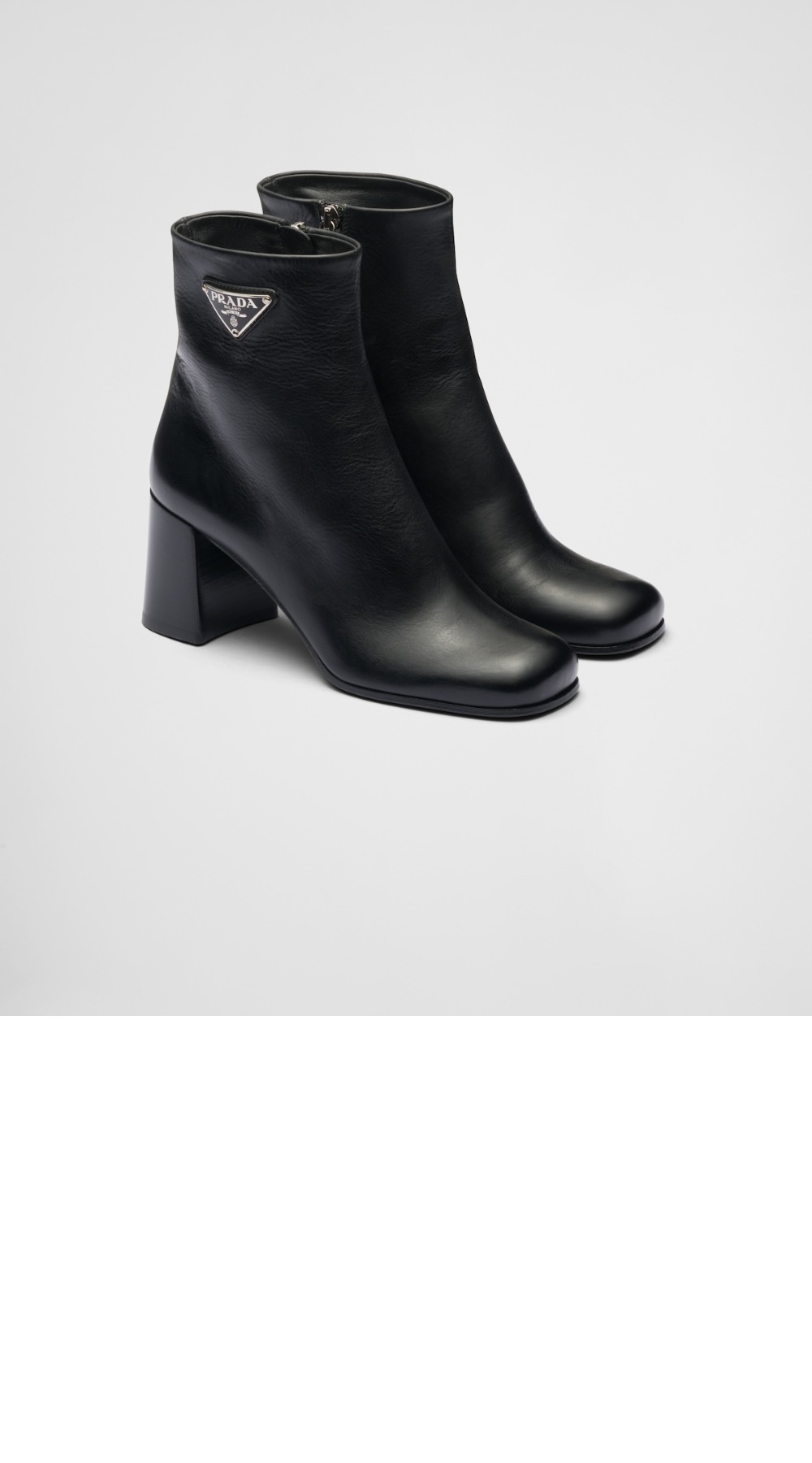 프라다 가죽 부츠 1T930M