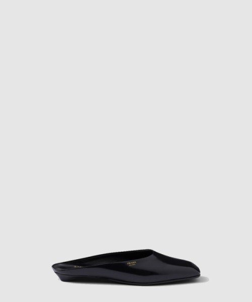 프라다 브러시드 레더 뮬 1S825N