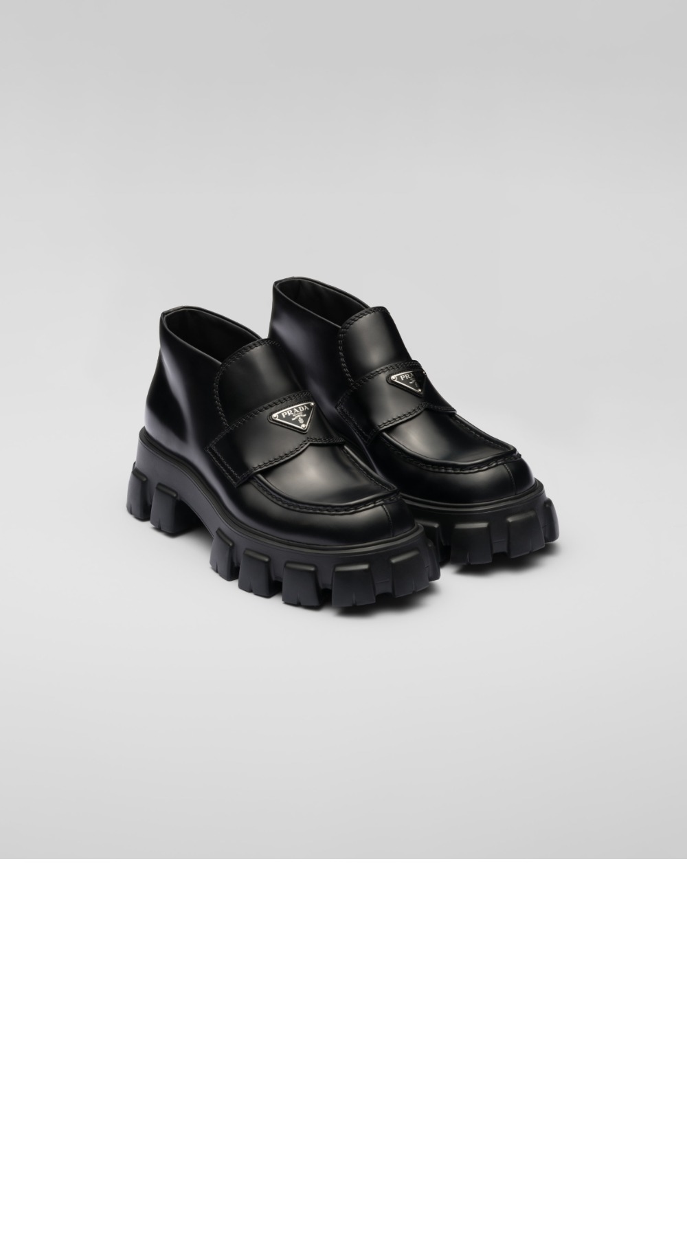 프라다 모노리스 페이턴트 레더 플랫폼 로퍼 2TE194