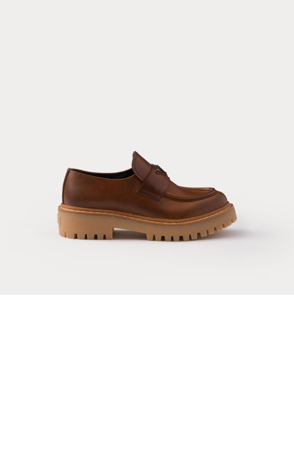 프라다 가죽 로퍼 1D801N