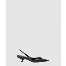 프라다 브러쉬드 레더 슬링 백 펌프스 1I565M