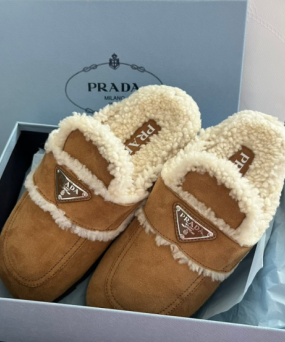 프라다 여성 어그 슬리퍼