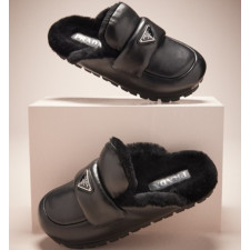 프라다 시어링 슬리퍼