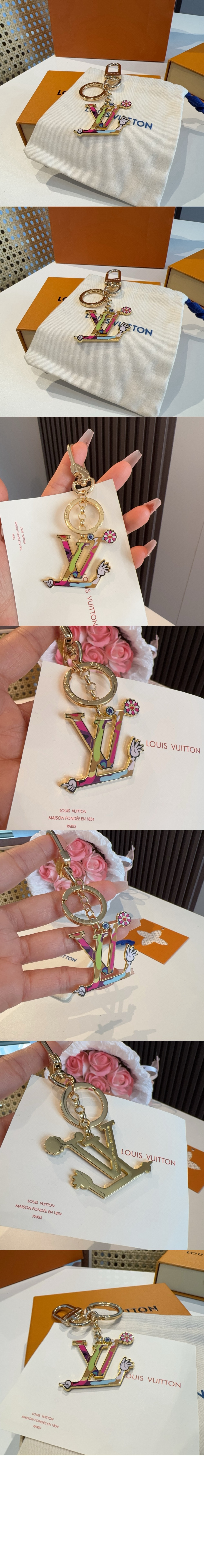 루이비통 LV x TM 아이코닉 모노그램 멀티컬러 키 홀더 M02468