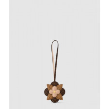 루이비통 이 모노그램 레이어 백 참 M02136