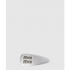 미우미우 페이턴트 가죽 헤어 클립 5IF092