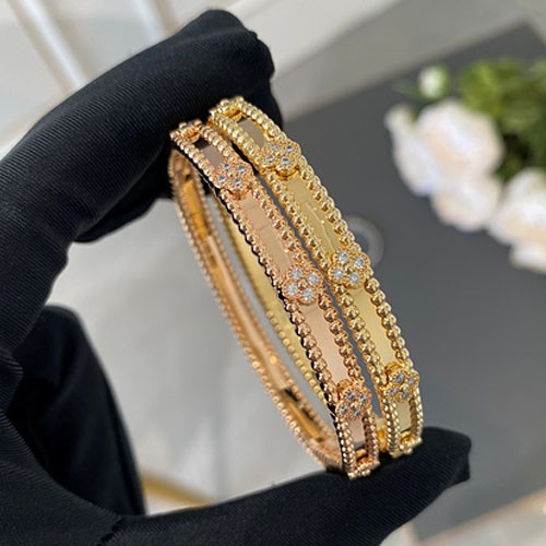 Van Cleef & Arpels 반클리프아펠 네이밍 빼를리 뱅글 팔찌