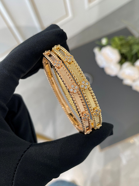 Van Cleef & Arpels 반클리프아펠 네이밍 빼를리 뱅글 팔찌