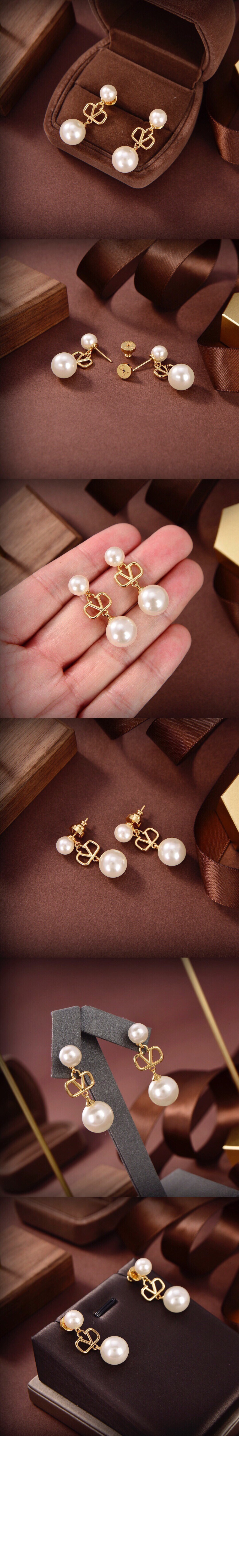 발렌티노 크리스털 장식 브이로고 시그니처 이어링