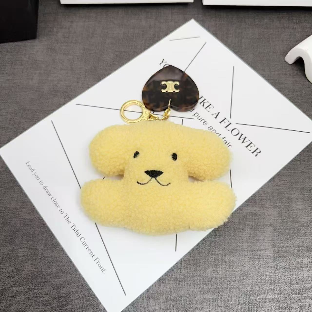 셀린느 키링 하트 폼폼 시어링 트리옹프 백참