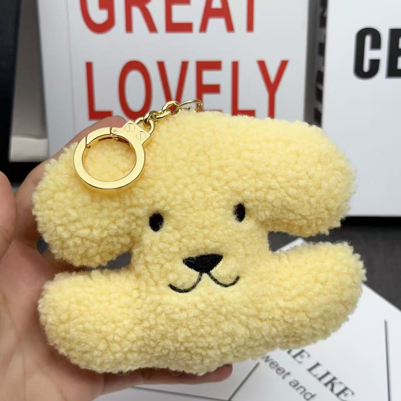 셀린느 키링 하트 폼폼 시어링 트리옹프 백참