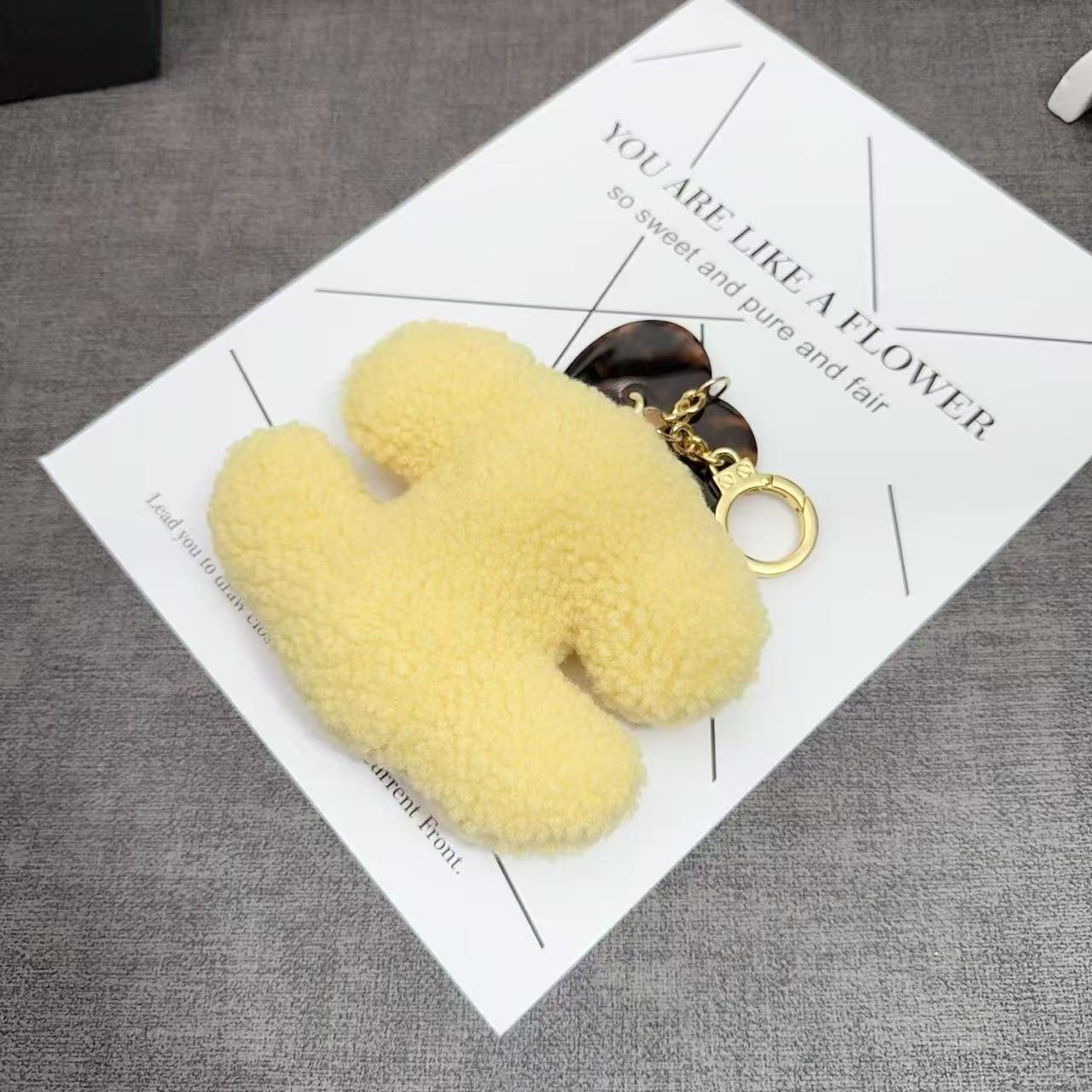 셀린느 키링 하트 폼폼 시어링 트리옹프 백참