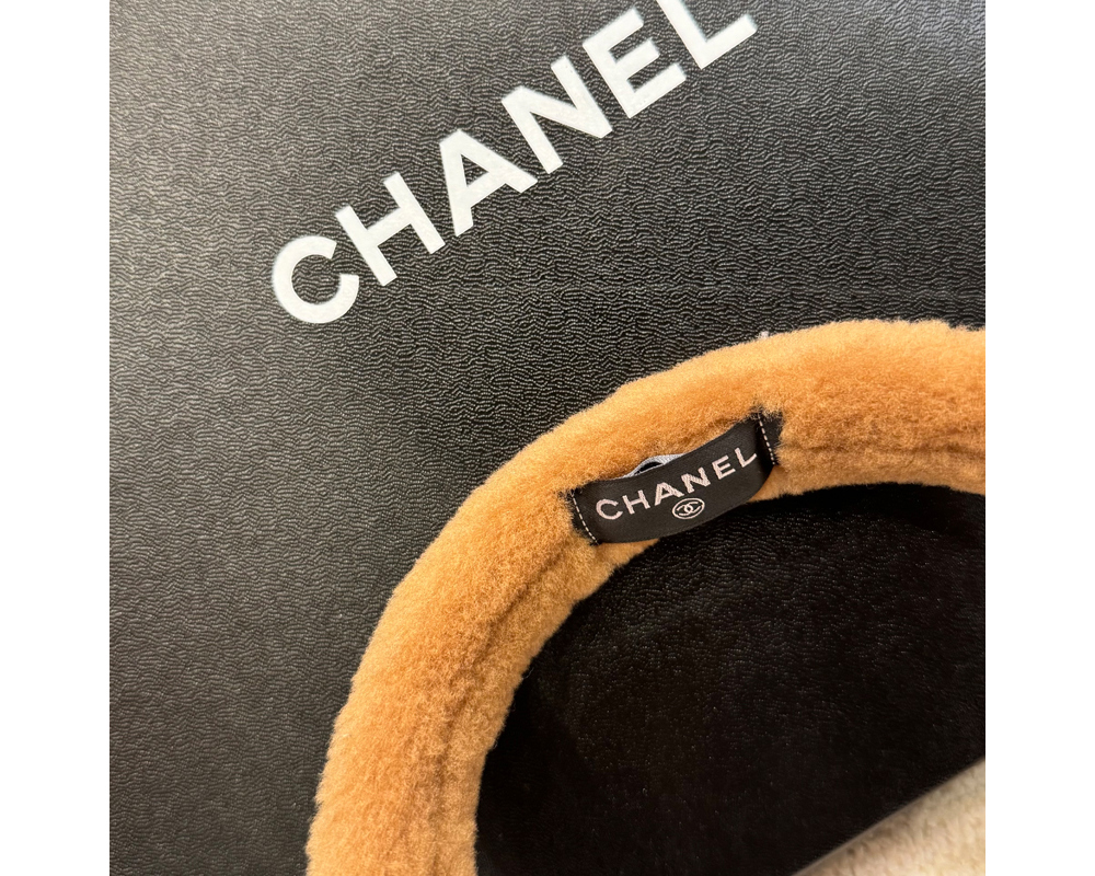 샤넬 이어머프 시어링 램스킨 귀마개 브라운