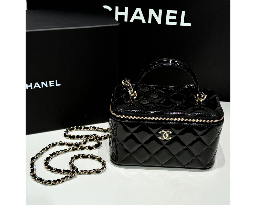 샤넬 탑핸들 베니티백 페이던트 금장 블랙 (내부 거울)