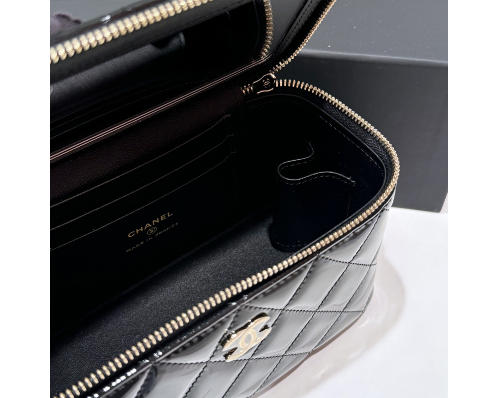 샤넬 탑핸들 베니티백 페이던트 금장 블랙 (내부 거울)