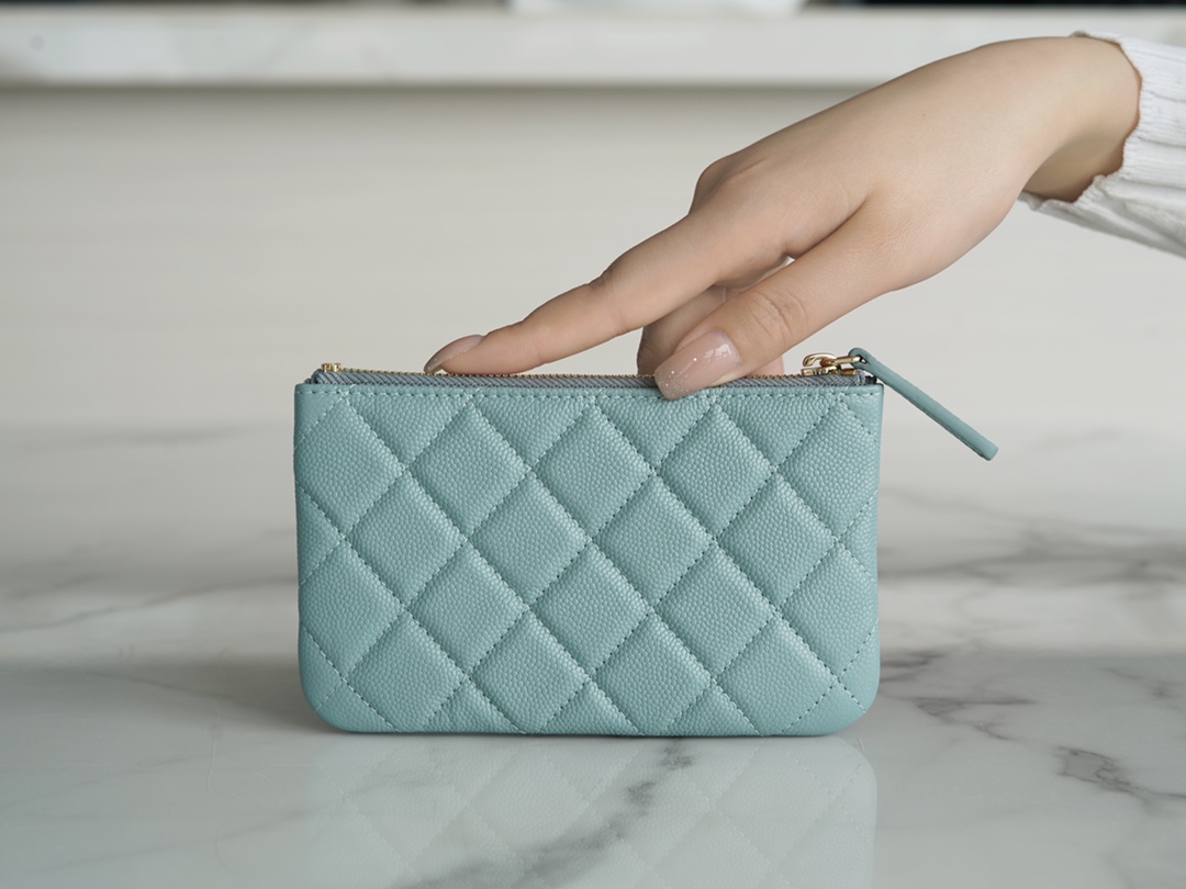 샤넬 클래식 미니 파우치 캐비어 은장 소라 A82365