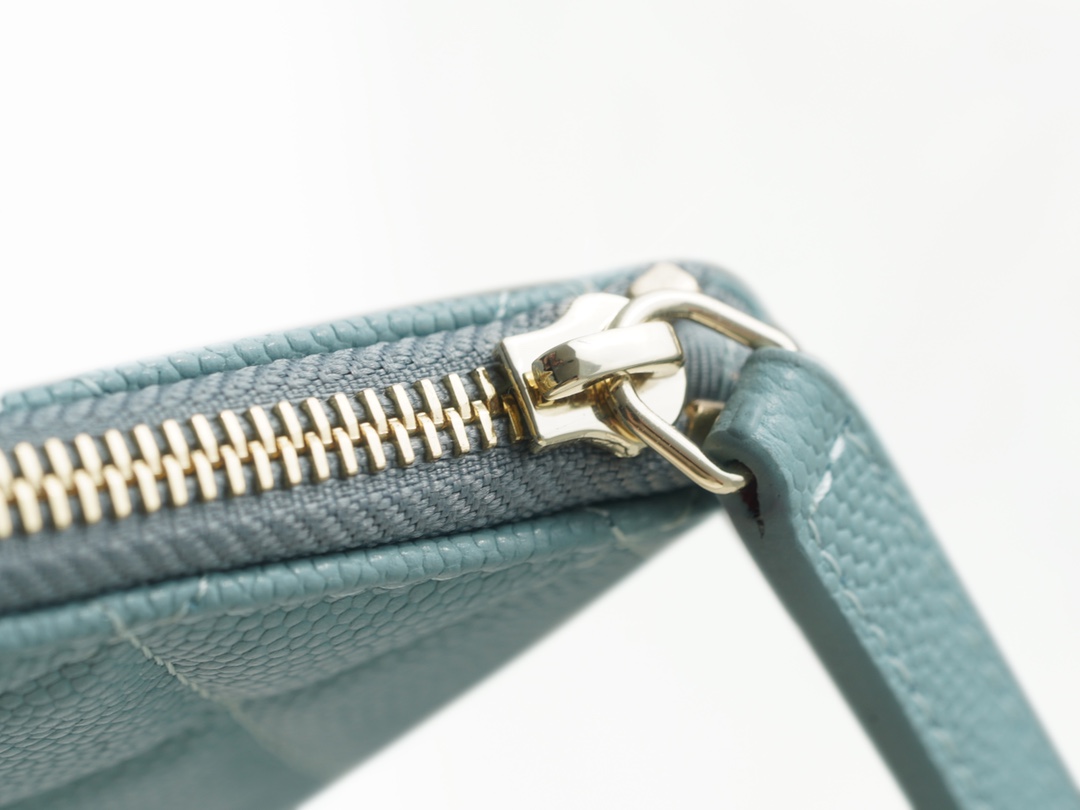 샤넬 클래식 미니 파우치 캐비어 은장 소라 A82365