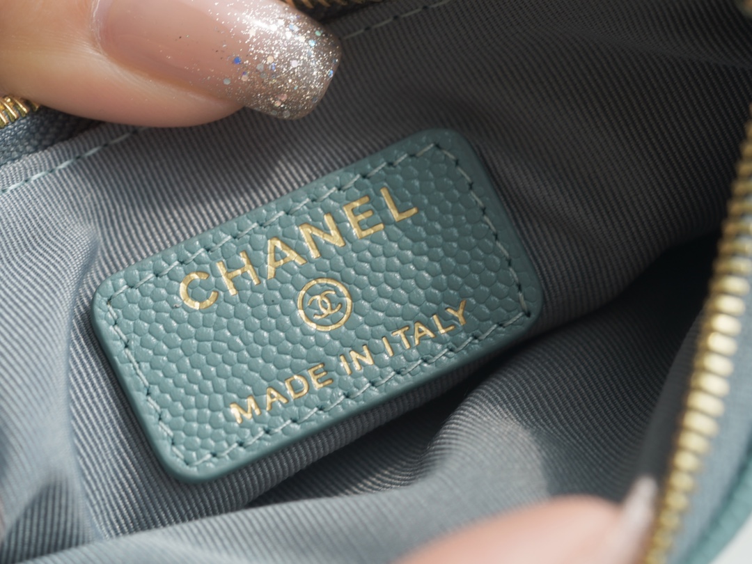 샤넬 클래식 미니 파우치 캐비어 은장 소라 A82365