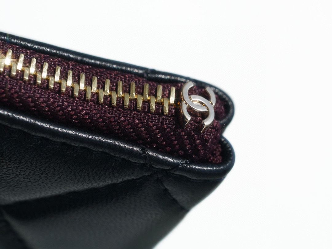 샤넬 클래식 미니 파우치 램스킨 은장 A82365