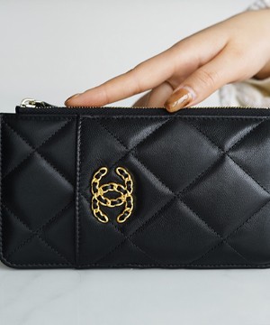 샤넬 19 핸드폰 파우치 지퍼 카드지갑 램스킨 금장 AP1182