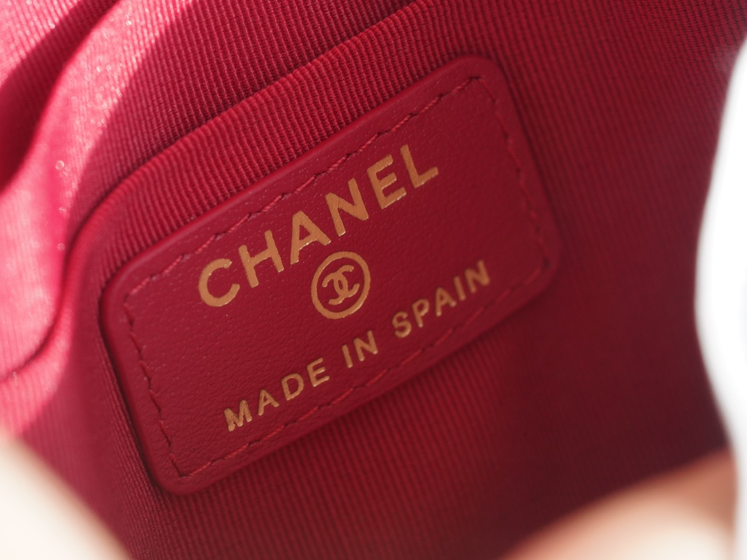 샤넬 19 핸드폰 파우치 지퍼 카드지갑 램스킨 금장 AP1182