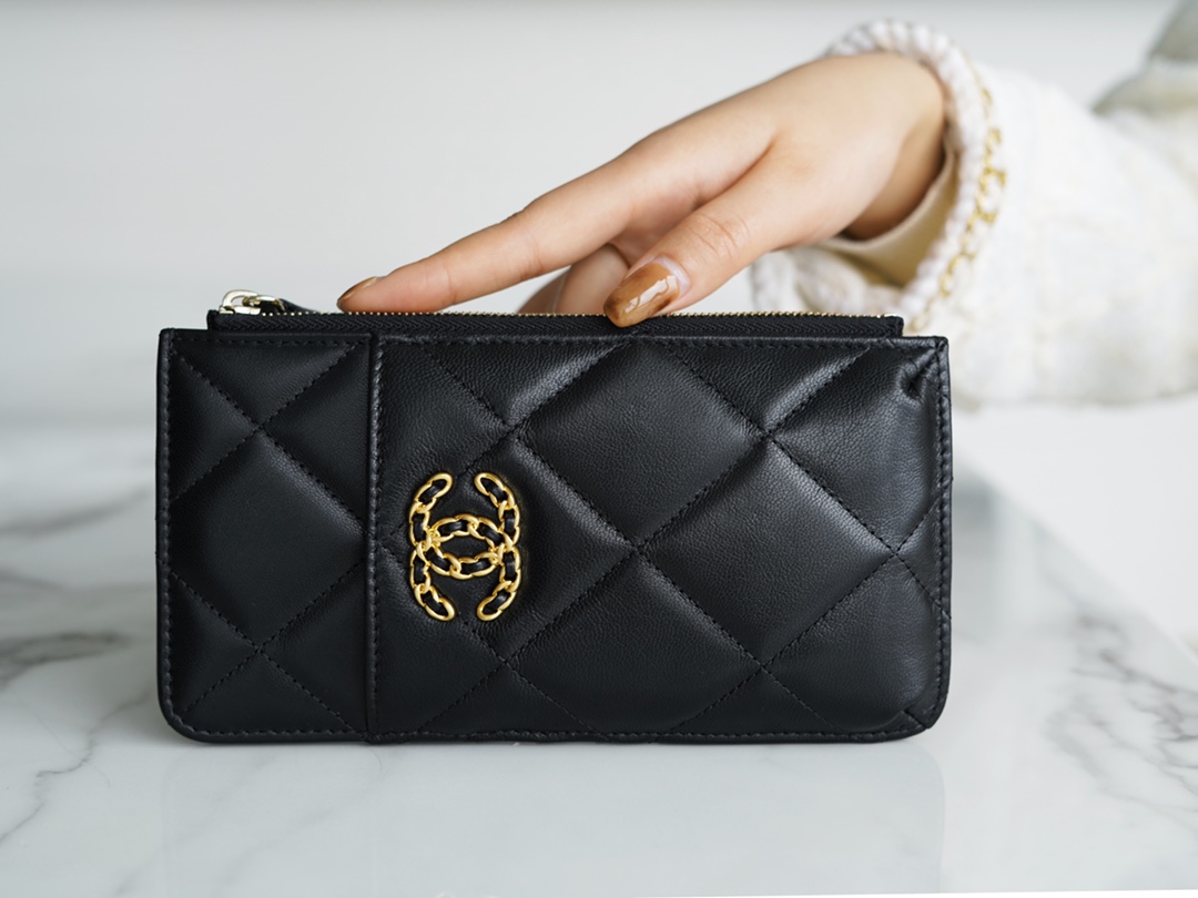 샤넬 19 핸드폰 파우치 지퍼 카드지갑 램스킨 금장 AP1182