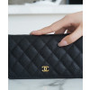 샤넬 클래식 롱 플랩 지갑 캐비어 금장 A31509