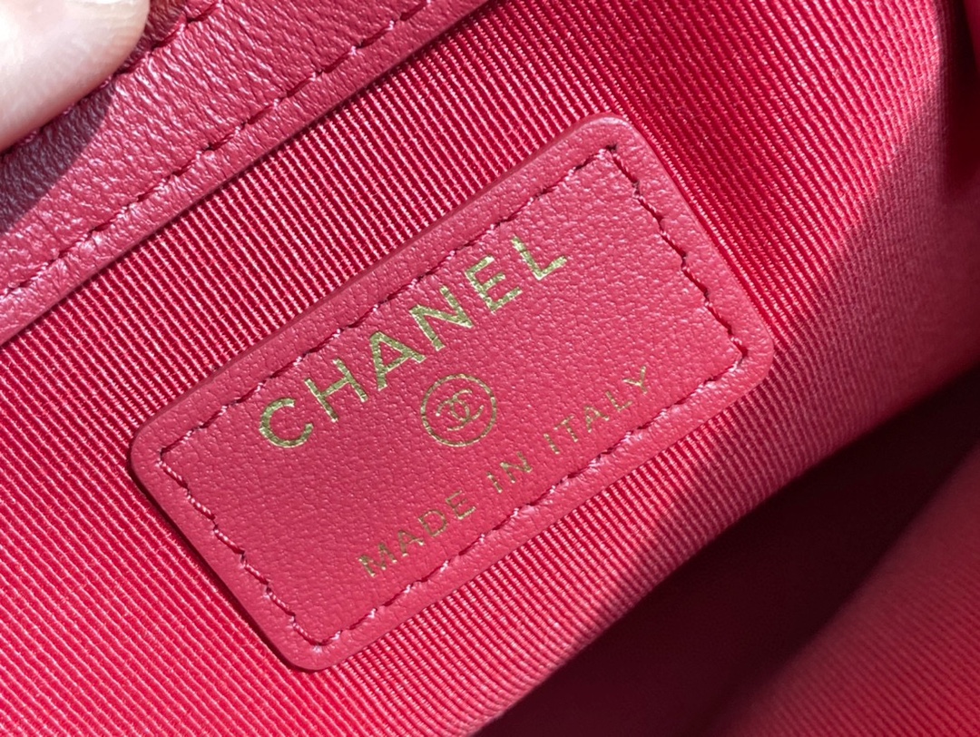 샤넬 19 클러치 백 램스킨 금장 AP0952