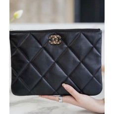 샤넬 19 클러치 백 램스킨 금장 AP0952