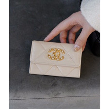 샤넬 19 플랩 카드지갑 램스킨 금장 베이지 AP1790