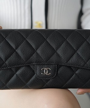 샤넬 똑딱이 장지갑 캐비어 은장 AP0241