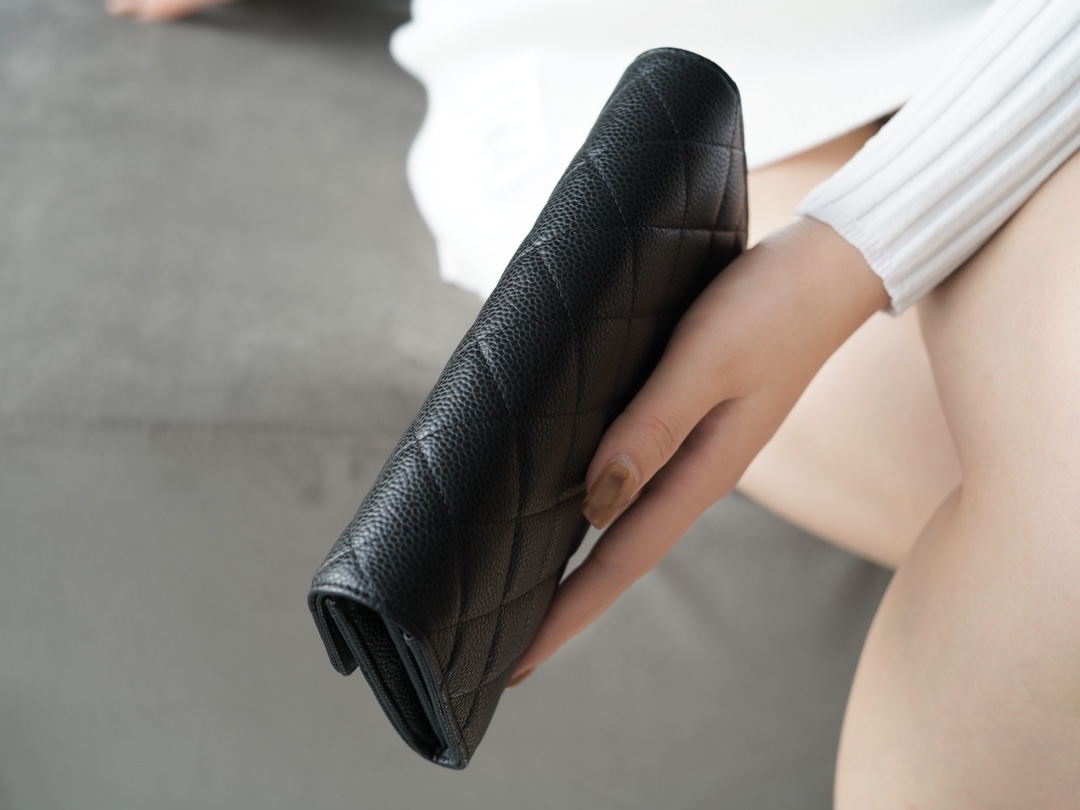 샤넬 똑딱이 장지갑 캐비어 은장 AP0241