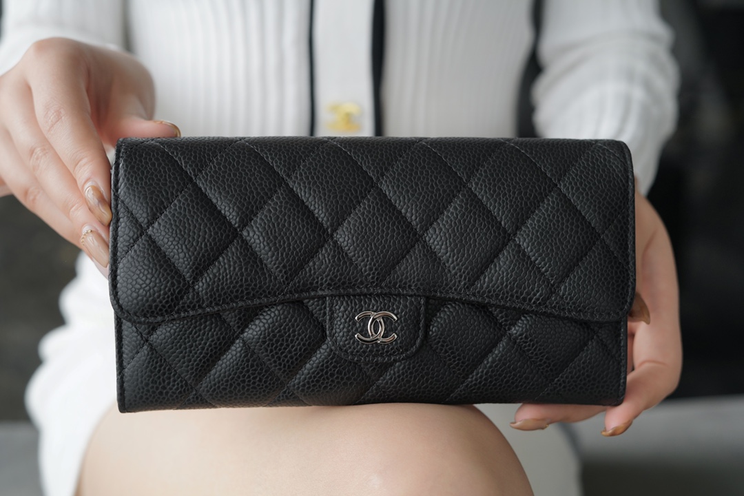 샤넬 똑딱이 장지갑 캐비어 은장 AP0241