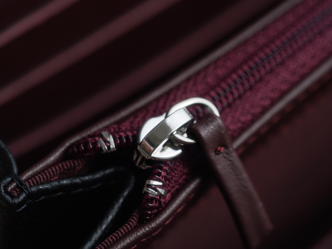 샤넬 똑딱이 장지갑 캐비어 은장 AP0241