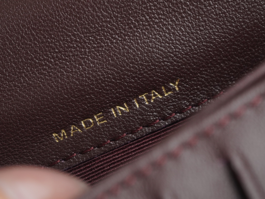 샤넬 플랩 장지갑 램스킨 금장 A31509