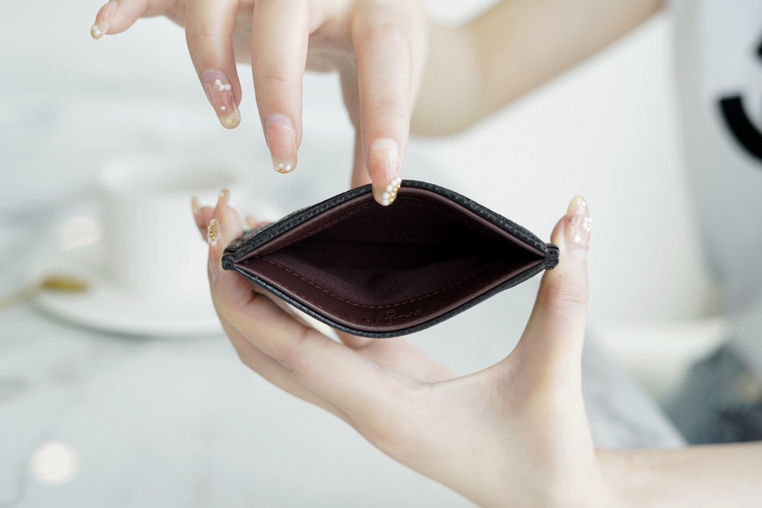 샤넬 클래식 카드지갑 캐비어 금장 블랙 AP0213