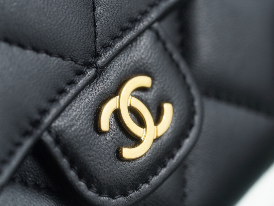 샤넬 장지갑 램스킨 금장 A80758