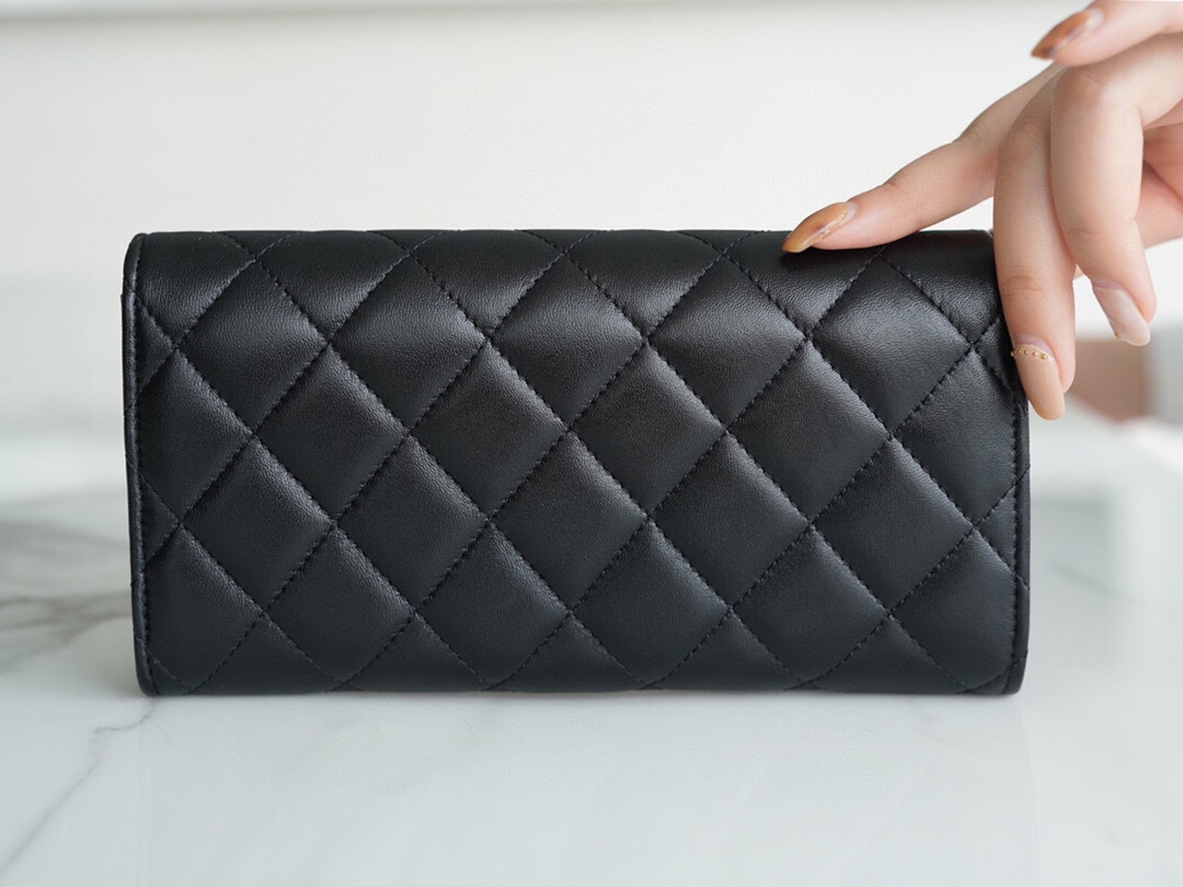 샤넬 장지갑 램스킨 금장 A80758