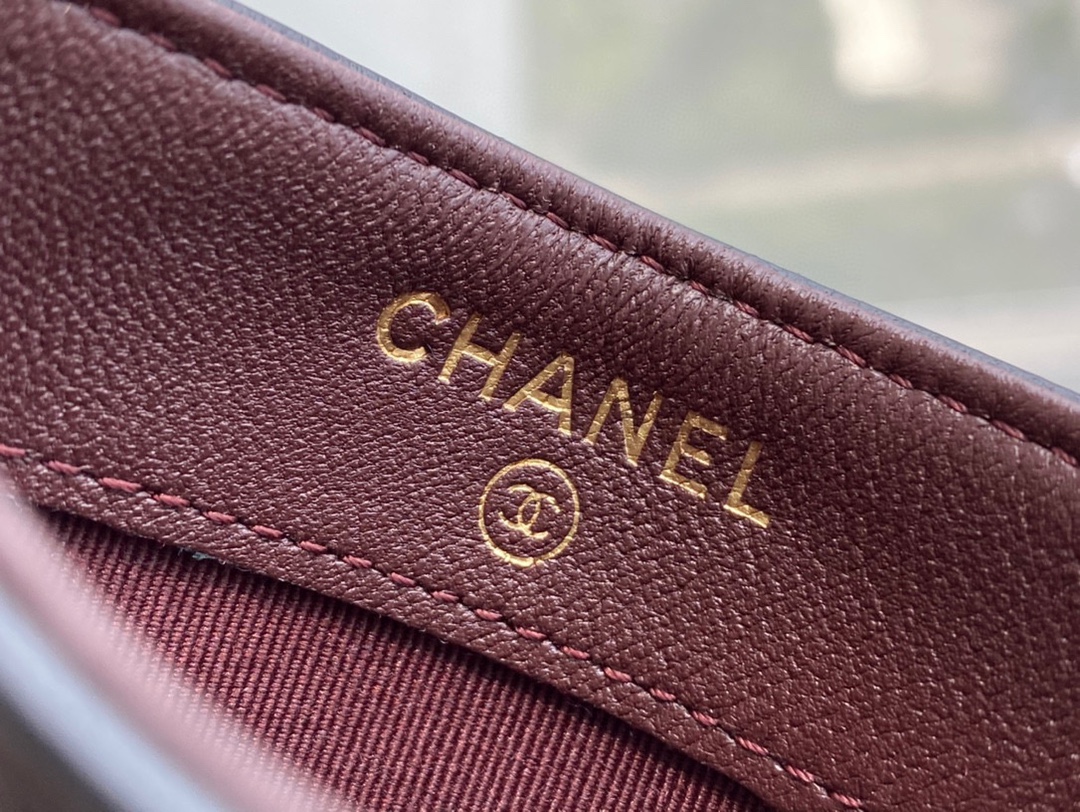 샤넬 클래식 카드지갑 램스킨 금장 AP0213