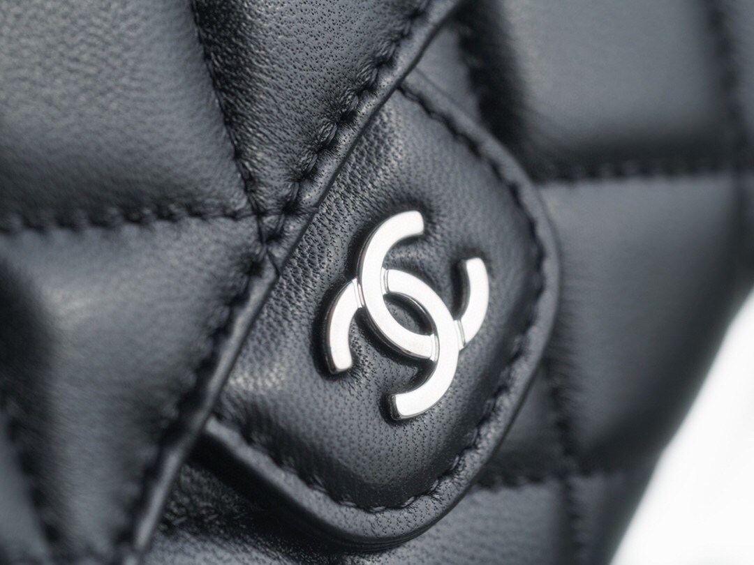 샤넬 장지갑 램스킨 은장 A80758