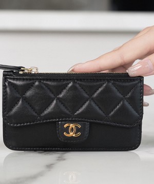 샤넬 클래식 플랫 지퍼 카드지갑 램스킨 금장 AP2570