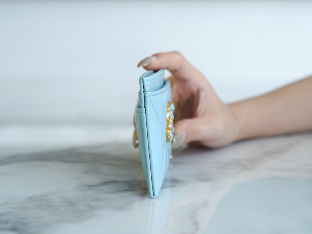 샤넬 카드 지갑 램스킨 금장 스카이 AP1167